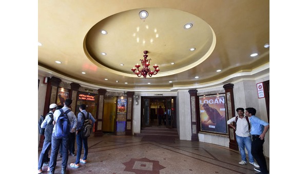 ಎರಡು ರೀತಿಯ ಬಾಕ್ಸ್ ಆಫೀಸ್ ರಿಪೋರ್ಟ್‌ಗಳು ಇವೆ