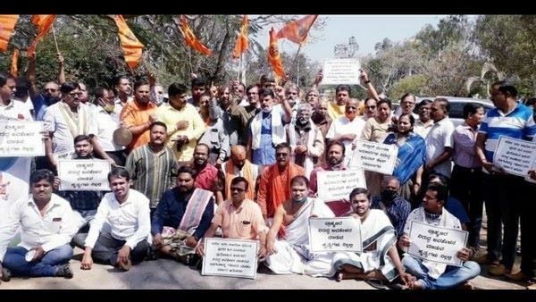 ಬ್ರಾಹ್ಮಣ ಸಮುದಾಯಕ್ಕೆ ಅವಹೇಳನ ಮಾಡುವ ದೃಶ್ಯಗಳು