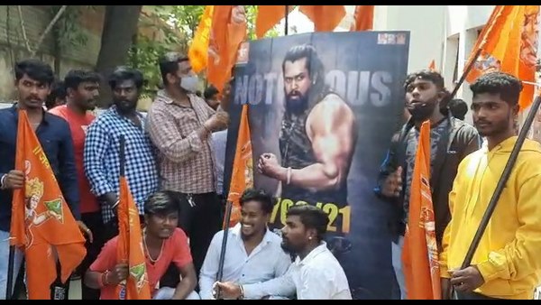Dhruva Sarja Fans Protest at Kannada Film Chamber of Commerce Dhruva Sarja Fans Protest at Kannada Film Chamber of Commerce