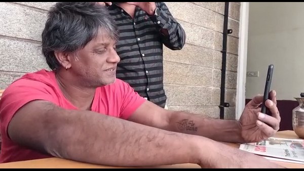  Duniya vijay video call to his fan who inked his salaga movie title in his hand
