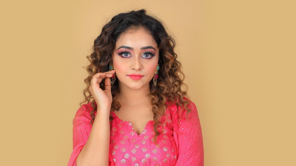  ಯಾರು ಈ ಗ್ಲಾಮರ್ ಬೊಂಬೆ?