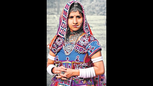 ಕುಟುಂಬಕ್ಕಾಗಿ ಓದು ಅರ್ಧಕ್ಕೆ ಬಿಟ್ಟ ಮಂಗ್ಲಿ ಕುಟುಂಬಕ್ಕಾಗಿ ಓದು ಅರ್ಧಕ್ಕೆ ಬಿಟ್ಟ ಮಂಗ್ಲಿ