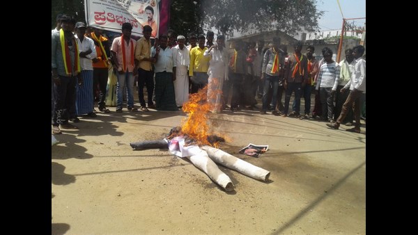 'ರಮ್ಮಿ ಹೋರಾಟ ಮಾಡಲು ಹೋಗಿ ಡಮ್ಮಿಯಾದ ಅಹೋರಾತ್ರ' 'ರಮ್ಮಿ ಹೋರಾಟ ಮಾಡಲು ಹೋಗಿ ಡಮ್ಮಿಯಾದ ಅಹೋರಾತ್ರ'