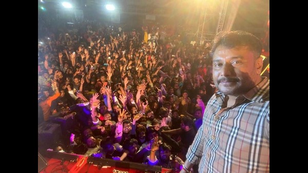 ಮಾರ್ಗಮಧ್ಯೆ ಅಭಿಮಾನಿಗಳನ್ನು ಭೇಟಿ ಮಾಡಿದ ದಾಸ