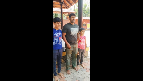 Puneeth Rajkumar Visited Mudigeres Rameshwara Temple On His Birthday