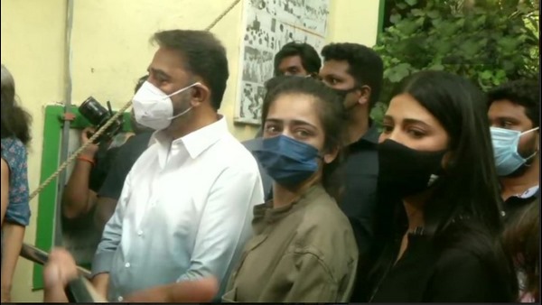 ಮಕ್ಕಳ ಜೊತೆ ಬಂದು ಮತಚಲಾಯಿಸಿದ ಕಮಲ್ ಹಾಸನ್ 