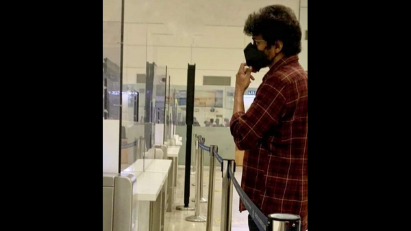 ವಿದೇಶಕ್ಕೆ ಹಾರಿದ ನಟ ವಿಜಯ್