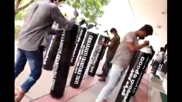 ನೂರಾರು ಆಕ್ಸಿಜನ್ ಸಿಲಿಂಡರ್ ಹಾಗೂ ಸಾಂದ್ರಕ