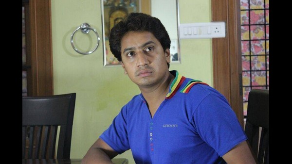 ಹೋಟೆಲ್ನಲ್ಲಿ ಲೋಟ ತೊಳೆಯುತ್ತಿದ್ದ ಸಂಚಾರಿ ವಿಜಯ್ ಹೋಟೆಲ್ನಲ್ಲಿ ಲೋಟ ತೊಳೆಯುತ್ತಿದ್ದ ಸಂಚಾರಿ ವಿಜಯ್