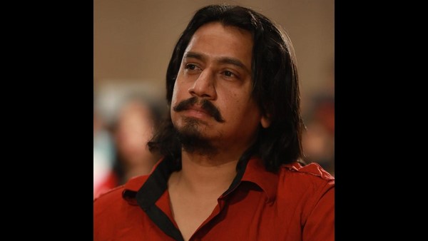 ಮೂರು ಸಿನಿಮಾಗಳಲ್ಲಿ ನಟಿಸುತ್ತಿರುವ ವಿಜಯ್ ಮೂರು ಸಿನಿಮಾಗಳಲ್ಲಿ ನಟಿಸುತ್ತಿರುವ ವಿಜಯ್