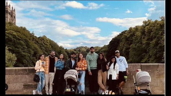 Anushka Sharma, Virat Kohli pose with Rumoured Lovers KL Rahul and Athiya Shetty Anushka Sharma, Virat Kohli pose with Rumoured Lovers KL Rahul and Athiya Shetty