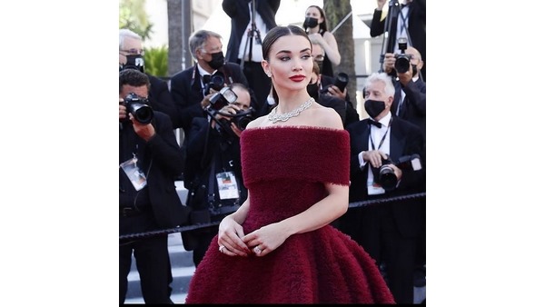 Cannes Film Festival 2021: Actress Amy Jackson Royal red carpet look goes viral on social media