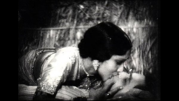 ಚುಂಬನದ ದೃಶ್ಯ ಸಹ ತೆರೆಯ ಮೇಲೆ ಚಿತ್ರಿಸಲಾಯ್ತು