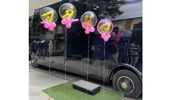 ಐದು ಕೋಟಿ ಮೌಲ್ಯದ ಕ್ಯಾರಾವ್ಯಾನ್‌ನಲ್ಲಿ ಸೆಟ್‌ಗೆ ಆಗಮನ