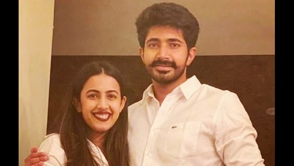 ಅರ್ಧರಾತ್ರಿ ಮನೆಯ ಬಾಗಿಲು ಬಡಿದರು: ಚೈತನ್ಯ ಅರ್ಧರಾತ್ರಿ ಮನೆಯ ಬಾಗಿಲು ಬಡಿದರು: ಚೈತನ್ಯ