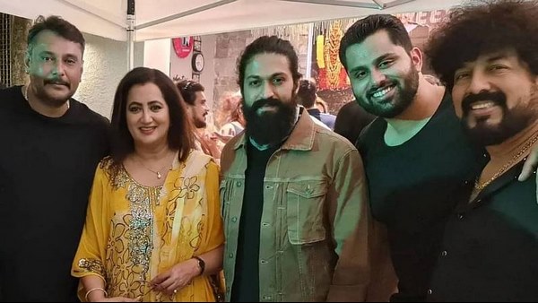 ಸಾಮಾಜಿಕ ಅಂತರ ಕಾಪಾಡಿಕೊಳ್ಳದೇ ಇರುವ ಬಗ್ಗೆ ಆಕ್ಷೇಪ