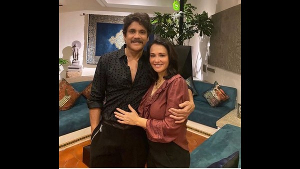 Nagarjuna has birthday feast to his wife Amala and Naga Chaitanya and Akkil but Samantha is missing