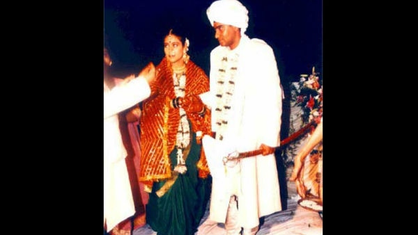 ಕಾರಿನಲ್ಲಿ ಇಬ್ಬರ ಪ್ರೀತಿ