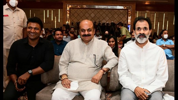 ಪರಮಹಂಸ ಕಥೆ ಹೇಳಿದ ಬೊಮ್ಮಾಯಿ