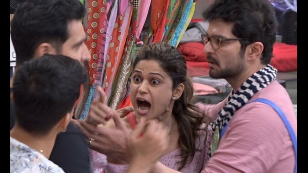 ಮೊದಲ ದಿನವೇ ಬಿಗ್ ಮನೆಯಲ್ಲಿ ಶಮಿತಾ ಕಿಡಿ ಮೊದಲ ದಿನವೇ ಬಿಗ್ ಮನೆಯಲ್ಲಿ ಶಮಿತಾ ಕಿಡಿ