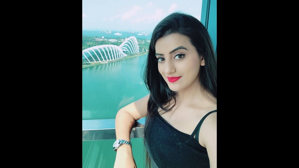 ಇಬ್ಬರು ಒಟ್ಟಿಗೆ ಹೊರಗೆ ಬಂದರು