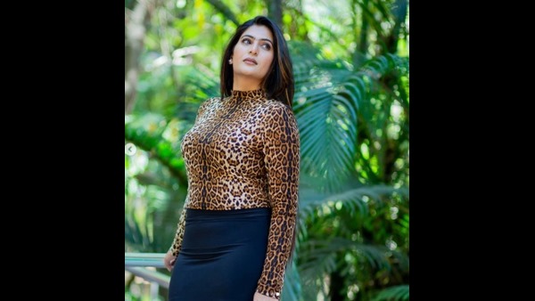 ಕೈ ಹಿಡಿದು ಎಳೆದಾಡಿದ ನಿರ್ದೇಶಕ: ನೇಹಾ