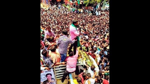 ಅಭಿಮಾನಿಗಳ ಅತಿರೇಕದ ಅಭಿಮಾನ