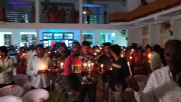 Newly married couple paid tribute to Puneeth Rajkumar at the wedding hall Newly married couple paid tribute to Puneeth Rajkumar at the wedding hall