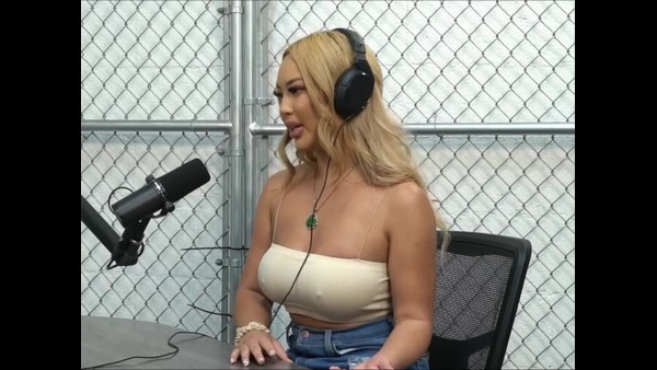 ಕೊರೊನಾ ಲಸಿಕೆ ಪ್ರಚಾರ ಮಾಡುತ್ತಿರುವ ಪೋರ್ನ್ ಸ್ಟಾರ್ ಕೊರೊನಾ ಲಸಿಕೆ ಪ್ರಚಾರ ಮಾಡುತ್ತಿರುವ ಪೋರ್ನ್ ಸ್ಟಾರ್