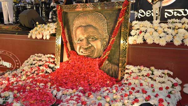 ಪುನೀತ್ ರಾಜ್ಕುಮಾರ್ ಸಮಾಧಿ ಬಳಿ 'ಬನಾಸರ್' ಪೋಸ್ಟರ್ ಲಾಂಚ್! ಪುನೀತ್ ರಾಜ್ಕುಮಾರ್ ಸಮಾಧಿ ಬಳಿ 'ಬನಾಸರ್' ಪೋಸ್ಟರ್ ಲಾಂಚ್!