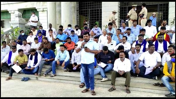 ಹಂಸಲೇಖ ಪರವಹಿಸಿ, ಮನುವಾದಿಗಳ ವಿರುದ್ಧ ಪ್ರತಿಭಟನೆ 