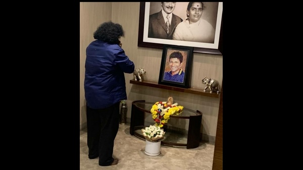 ಅಪ್ಪು ಸಮಾಧಿಗೆ ಯೋಗಿ ಬಾಬು ಭೇಟಿ 