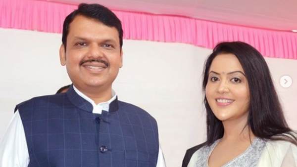 Amruta Fadnavis breaking the internet with her hindi version of the viral song Manike Mage Hithe