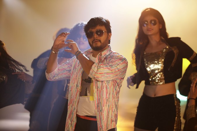 golden star ganesh acted sakkath title song releasing on november 14th