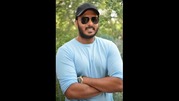 ಜನರೊಂದಿಗೆ ಕೂತು ಸಿನಿಮಾ ನೋಡಿದ ಮನೋರಂಜನ್!