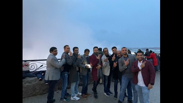 ರಾಯಲ್ ಬಾಂಡ್ ಲುಕ್ಗೆ ಫಿದಾ ರಾಯಲ್ ಬಾಂಡ್ ಲುಕ್ಗೆ ಫಿದಾ