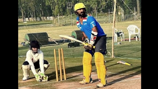 ಬ್ಯಾಟಿಂಗ್ ಹೇಳಿಕೊಡುತ್ತಿದ್ದಾರೆ ದಿನೇಶ್ ಕಾರ್ತಿಕ್