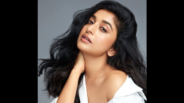 Senior Star Heroine Meera Jasmine Glamor Photos Going Viral Senior Star Heroine Meera Jasmine Glamor Photos Going Viral