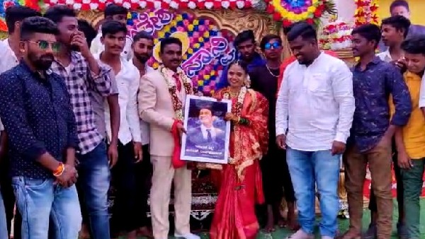 A couple married in front of Puneeth Rajkumar photo in chikkodi