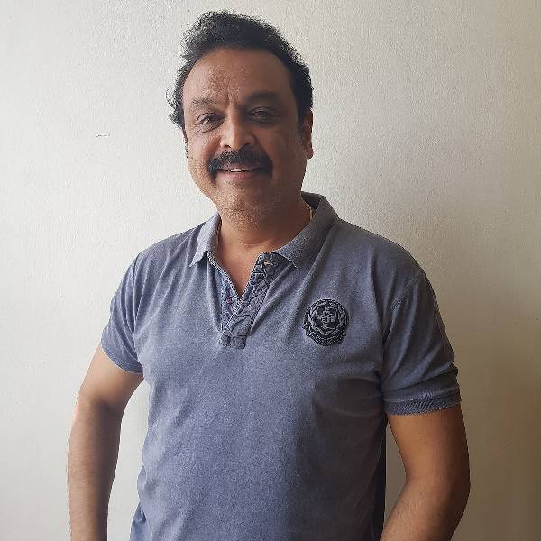 ಹೊಗಳಿಕೆಯಲ್ಲಿ ತೊಡಗಿರುವ ನರೇಶ್