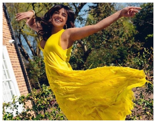 ಪ್ರಿಯಾಂಕಾ ಸರಳ ಮ್ಯಾಕ್ಸಿ ಡ್ರೆಸ್ ಬೆಲೆ 4 ಲಕ್ಷಕ್ಕೂ ಹೆಚ್ಚು!