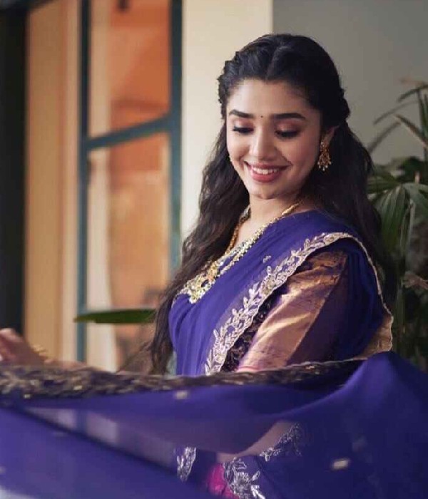 ಸುದ್ದಿ ಕೇಳಿ ದಿಗ್ಭ್ರಾಂತಗೊಂಡ ಕೃತಿ ಶೆಟ್ಟಿ! ಸುದ್ದಿ ಕೇಳಿ ದಿಗ್ಭ್ರಾಂತಗೊಂಡ ಕೃತಿ ಶೆಟ್ಟಿ!