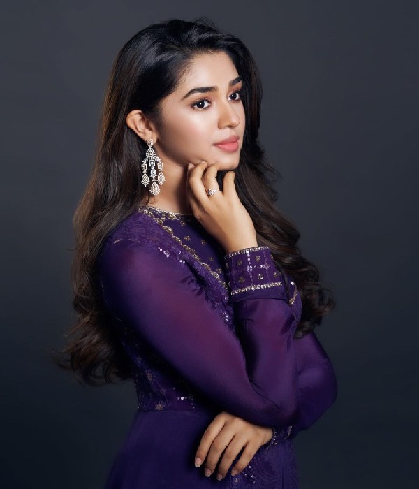 ಸುಮ್ಮನೆ ಇರುವಂತೆ ನಟಿ ಕೃತಿಗೆ ಸಲಹೆ! ಸುಮ್ಮನೆ ಇರುವಂತೆ ನಟಿ ಕೃತಿಗೆ ಸಲಹೆ!