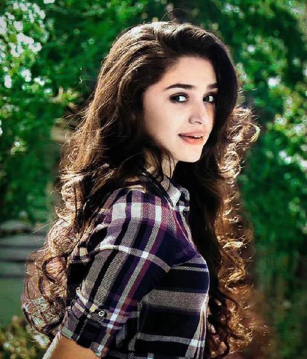 ಟಾಲಿವುಡ್ ಲಕ್ಕಿ ಹುಡುಗಿ ಆದ ಕೃತಿ ಶೆಟ್ಟಿ! ಟಾಲಿವುಡ್ ಲಕ್ಕಿ ಹುಡುಗಿ ಆದ ಕೃತಿ ಶೆಟ್ಟಿ!