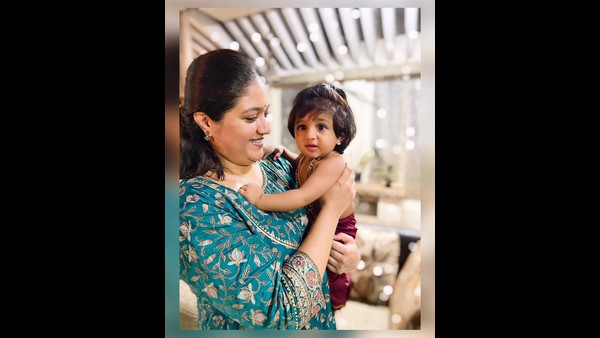 ಅಮ್ಮನನ್ನು ಟಿವಿಯಲ್ಲಿ ನೋಡಿ ಕುಣಿಯುತ್ತಾನೆ ರಾಯನ್!