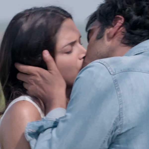 ಮನೆಯಲ್ಲಿ ನೋಡುವಾಗ ಯಾಕೆ ಮುಜುಗರ ಆಗುತ್ತದೆ?