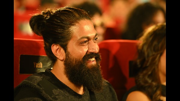 ದುಬಾರಿ ಬೆಲೆಯ ವಾಚ್ ಧರಿಸಿದ ಯಶ್! 