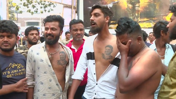 ''ಚಿತ್ರಮಂದಿರದ ಬಳಿ ಮೈಕ್ ವ್ಯವಸ್ಥೆ ಆಗಬೇಕು'' ''ಚಿತ್ರಮಂದಿರದ ಬಳಿ ಮೈಕ್ ವ್ಯವಸ್ಥೆ ಆಗಬೇಕು''