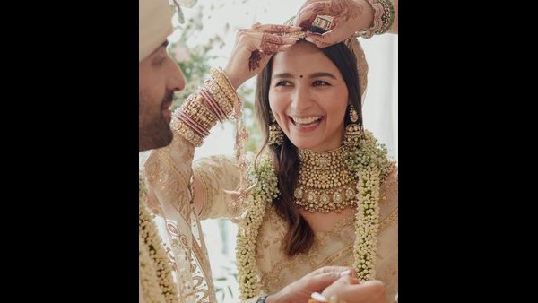 Alia Bhatt Wedding Saree Cost Is 50 Lakhs, know About Jewellery Alia Bhatt Wedding Saree Cost Is 50 Lakhs, know About Jewellery