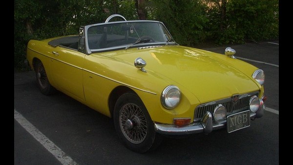 ಕೆಜಿಎಫ್ ಚಿತ್ರದಲ್ಲಿ ರೋಡ್ಸ್ಟರ್ ಕೆಜಿಎಫ್ ಚಿತ್ರದಲ್ಲಿ ರೋಡ್ಸ್ಟರ್